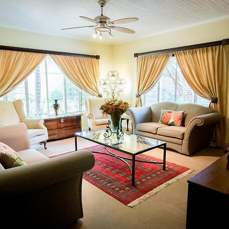 Loerie Guesthouse Hoedspruit Bagian luar foto