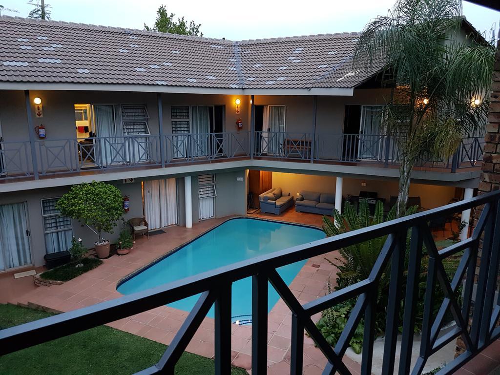 Loerie Guesthouse Hoedspruit Bagian luar foto