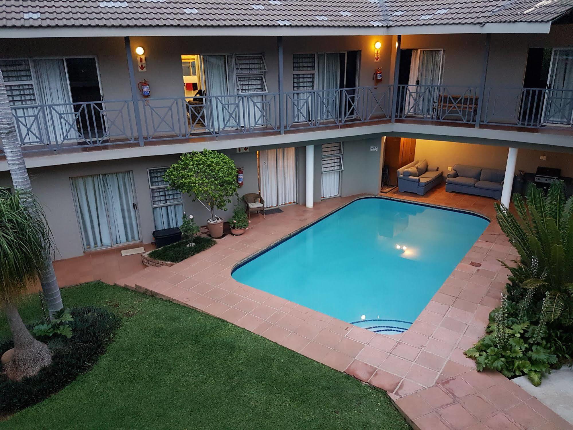 Loerie Guesthouse Hoedspruit Bagian luar foto