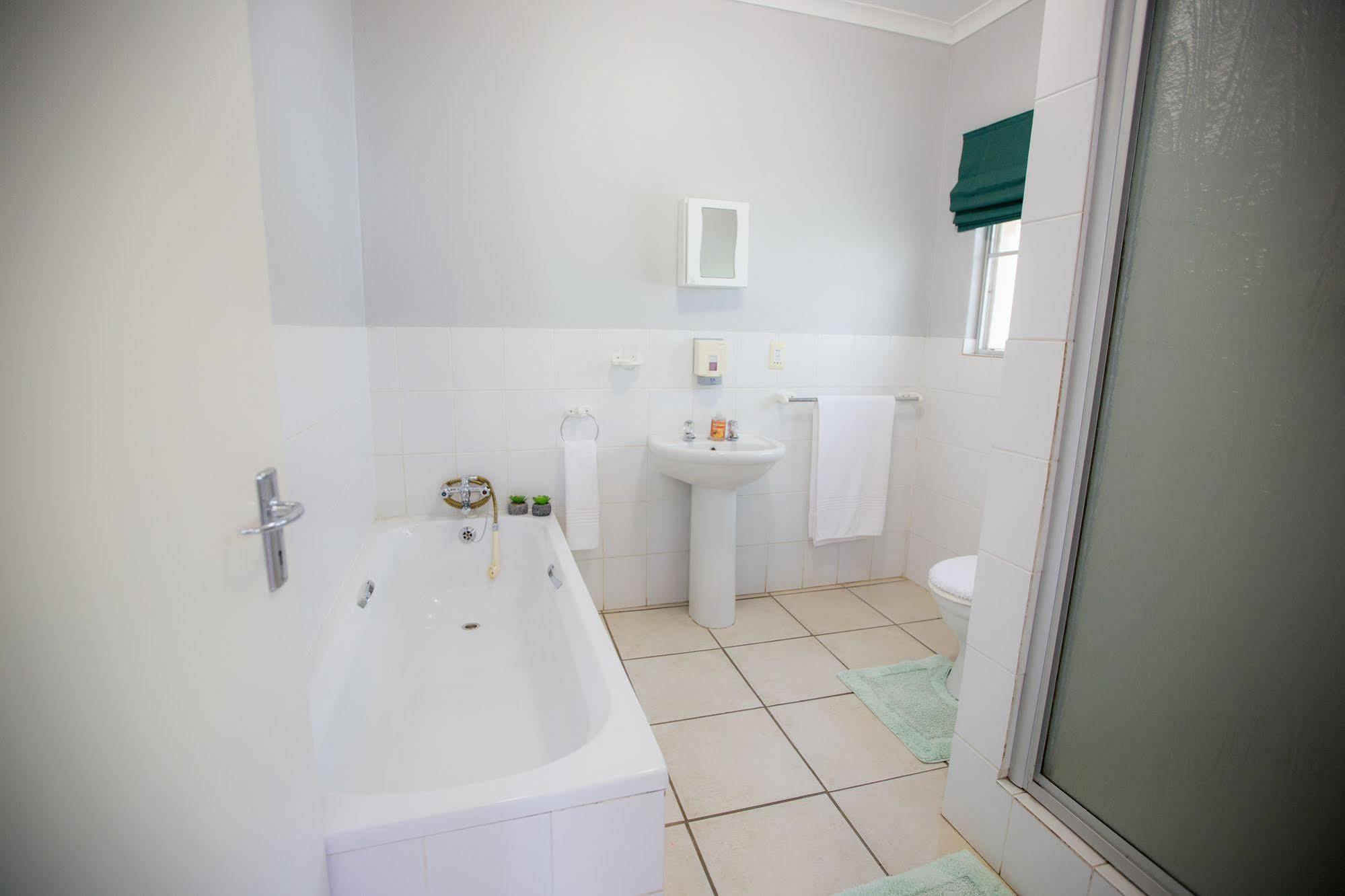 Loerie Guesthouse Hoedspruit Bagian luar foto