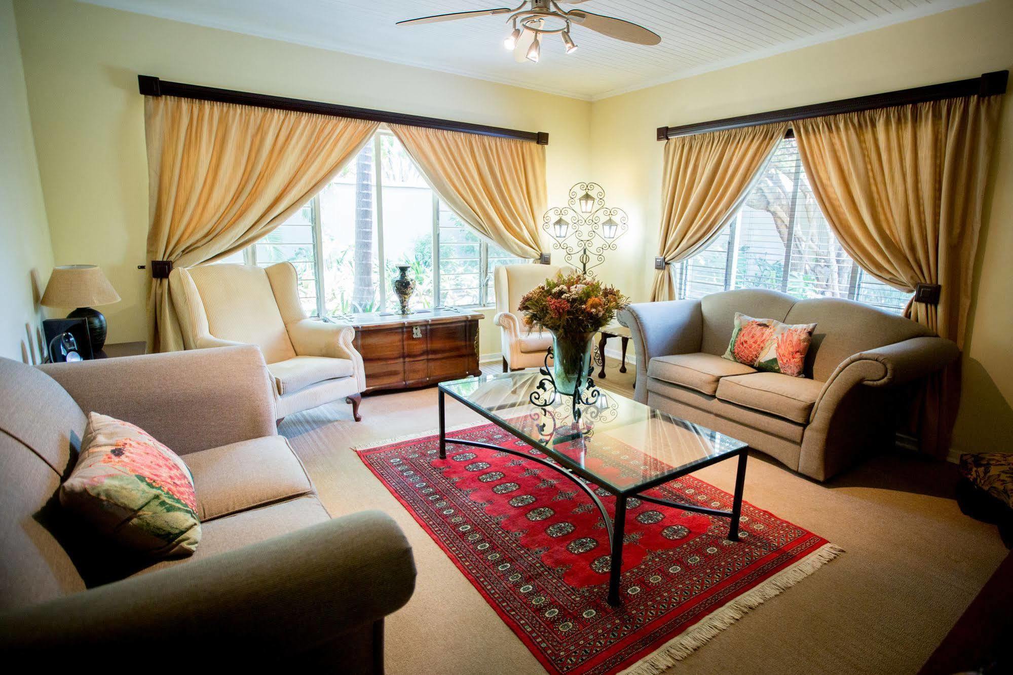 Loerie Guesthouse Hoedspruit Bagian luar foto