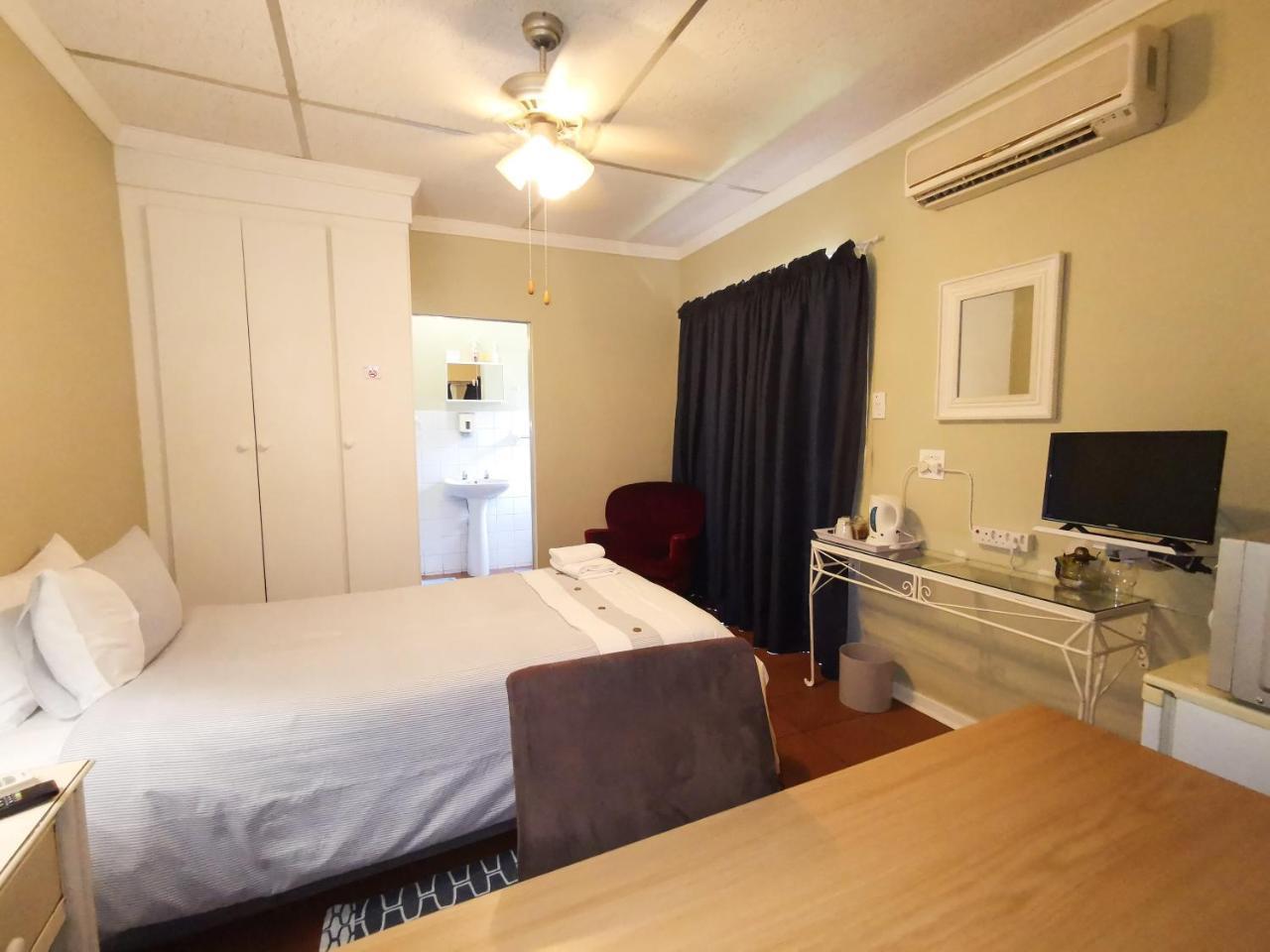 Loerie Guesthouse Hoedspruit Bagian luar foto