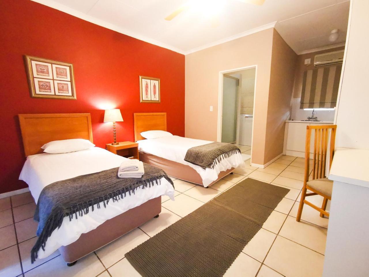 Loerie Guesthouse Hoedspruit Bagian luar foto