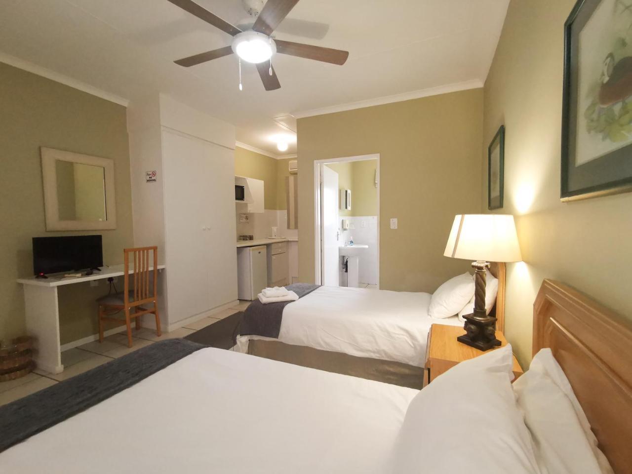 Loerie Guesthouse Hoedspruit Bagian luar foto