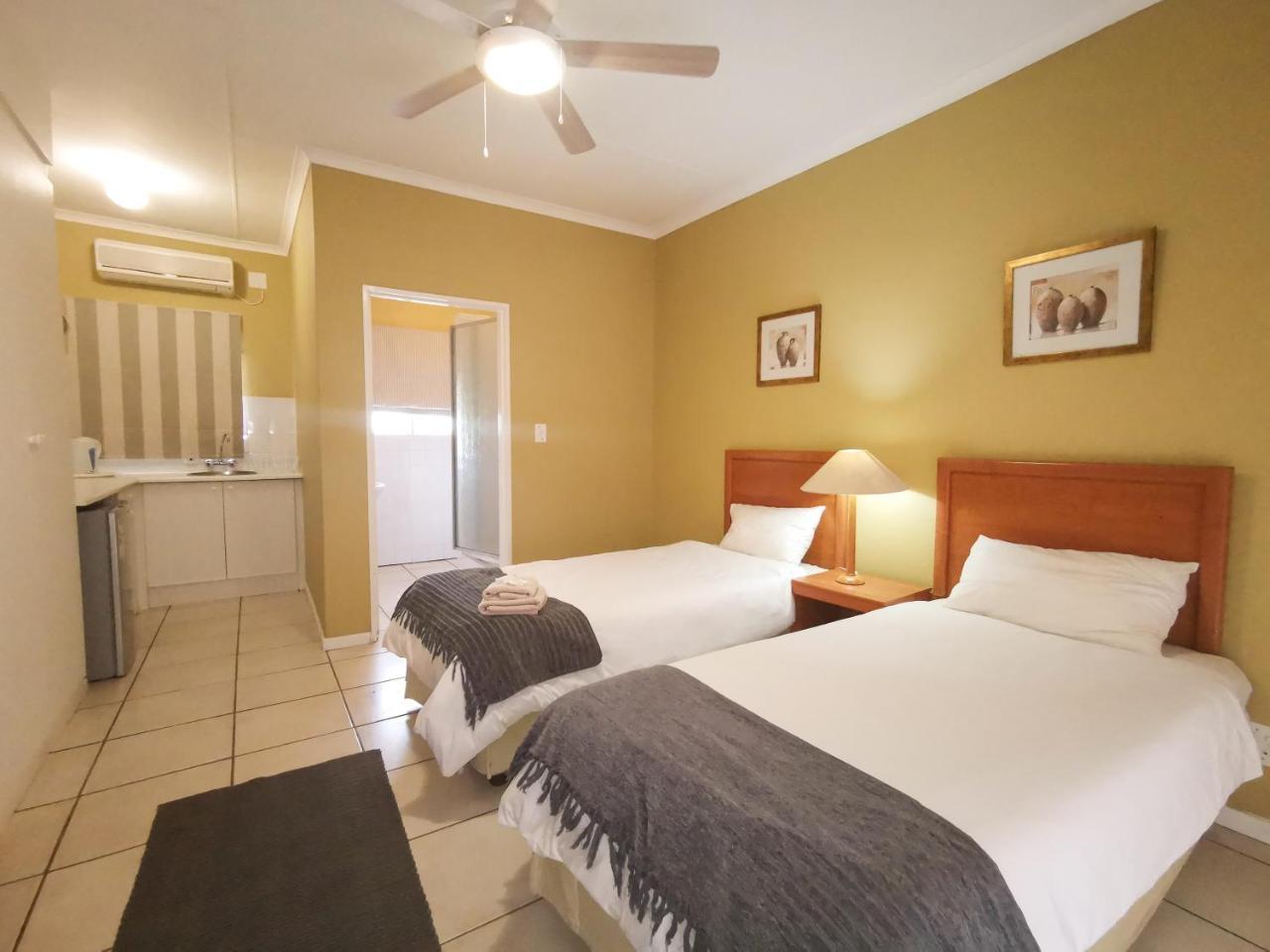 Loerie Guesthouse Hoedspruit Bagian luar foto
