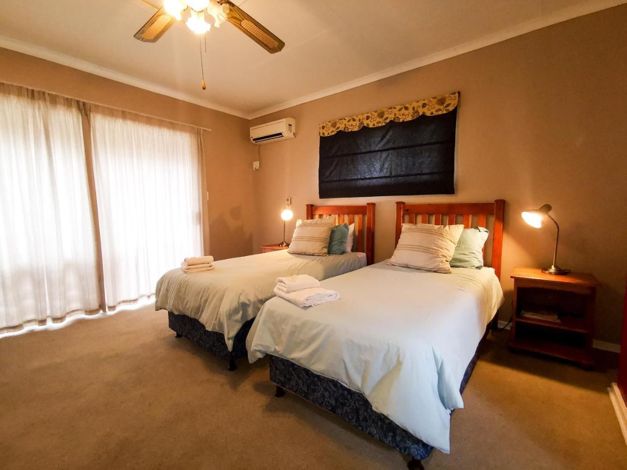 Loerie Guesthouse Hoedspruit Bagian luar foto