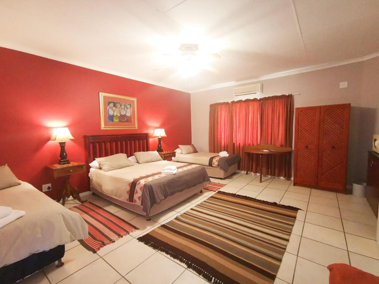 Loerie Guesthouse Hoedspruit Bagian luar foto