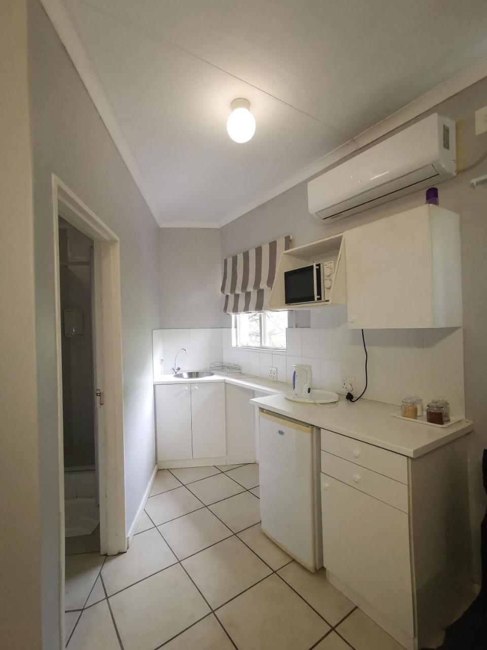 Loerie Guesthouse Hoedspruit Bagian luar foto